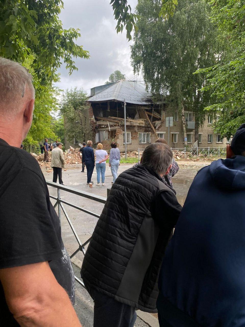 Фото Мощный взрыв произошёл в жилом доме под Новосибирском. Первые жертвы и кадры ЧП. ОНЛАЙН 3 - Сиб.ФМ Фото Мощный взрыв произошёл в жилом доме под Новосибирском. Первые жертвы и кадры ЧП. ОНЛАЙН 3